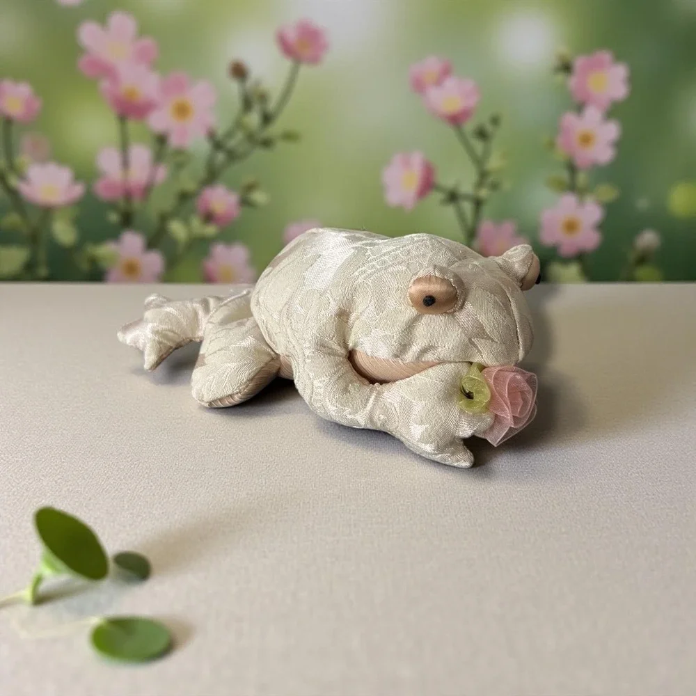 Russ Berrie Reflections on Living Fiona Frog Plush Stuffed Weighted Rose‎ Decor